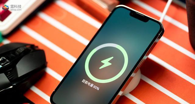 如何正确充电iPhone，提升电池使用寿命？（掌握正确的充电方法，让你的iPhone电池更持久）
