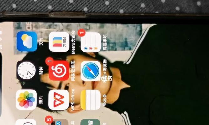 iPhone屏幕失灵没反应的解决方法（遇到iPhone屏幕失灵该如何应对）