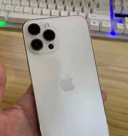 iPhone12屏幕漏液修复方法大揭秘！（轻松解决屏幕漏液问题，让你的iPhone12重获新生！）