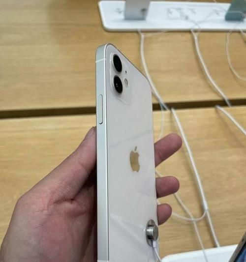 iPhone12屏幕漏液修复方法大揭秘！（轻松解决屏幕漏液问题，让你的iPhone12重获新生！）