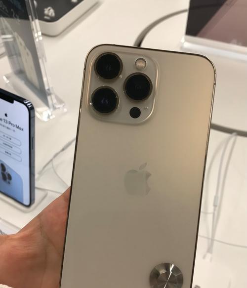 《iPhone13如何调整屏幕色调？快速设置指南！》（掌握关键步骤，让你的iPhone13显示更准确的色彩。）