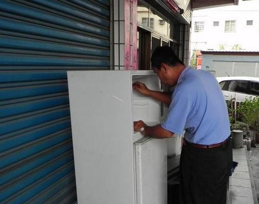 冰柜漏水问题的修理方法（解决冰柜漏水的实用技巧与步骤）