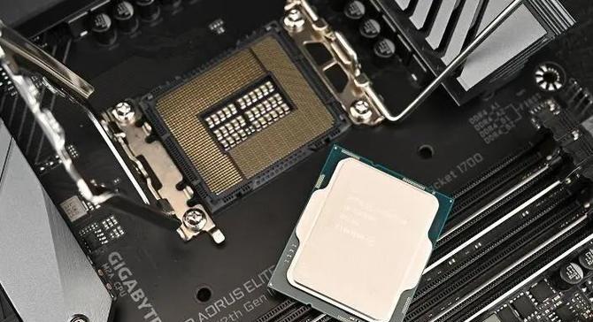 如何选择合适的主板和CPU？搭配不当会导致什么问题？